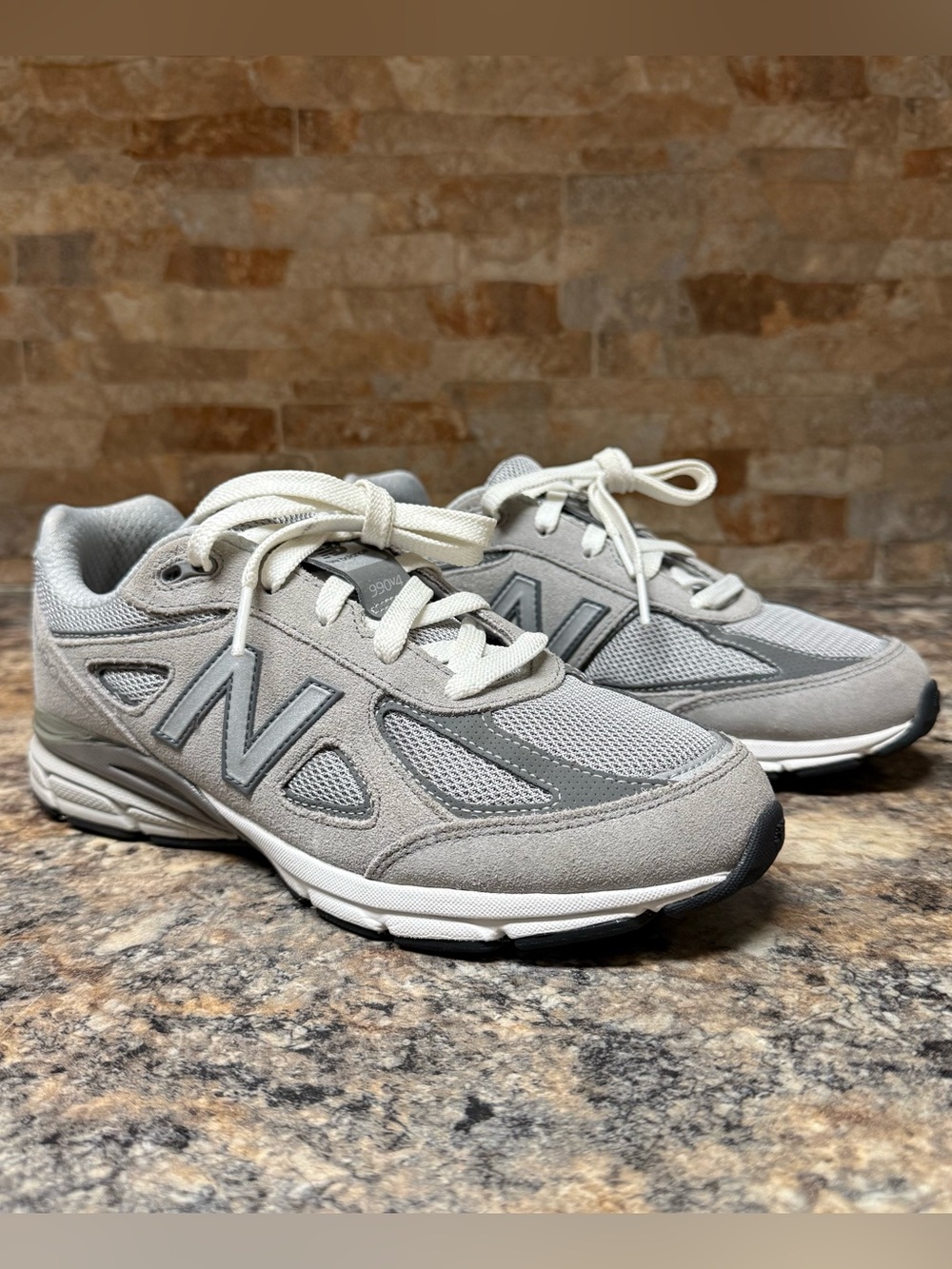 GS New Balance 990v4 Grey Silver Sneakers Men Sz 6 / Women 7.5 U990GR4 /GC990GR4